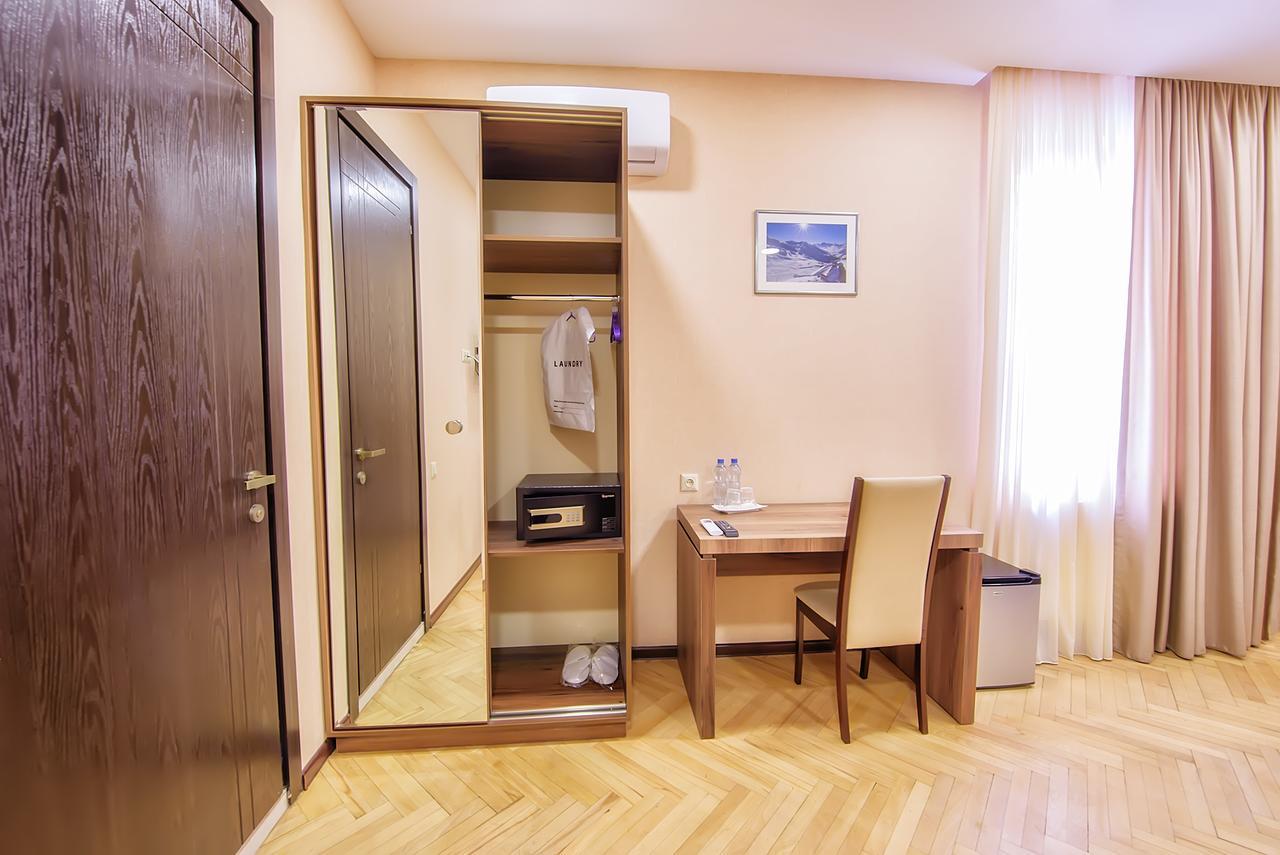 Green Corner Hotel Tbilisi Exterior photo