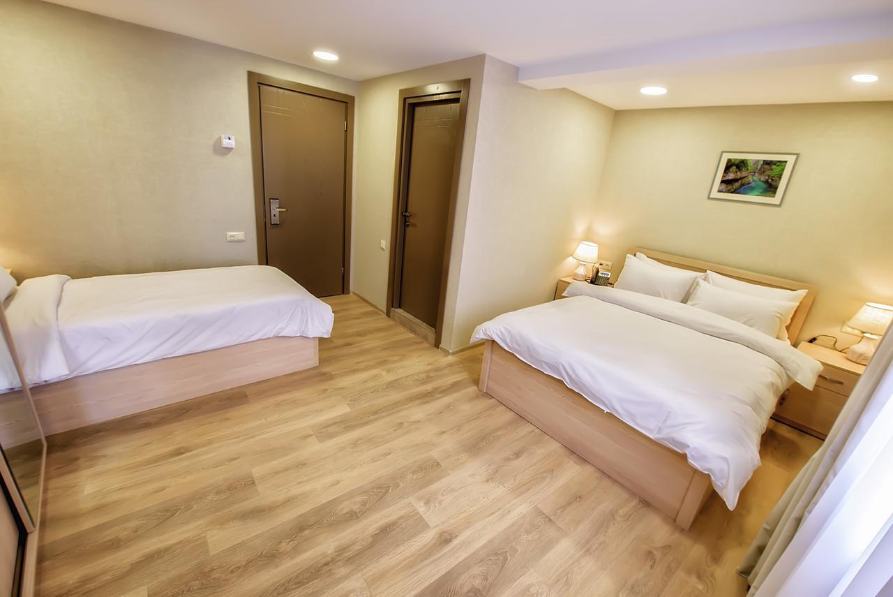 Green Corner Hotel Tbilisi Exterior photo